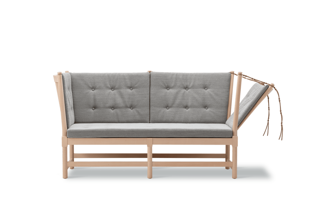 Tremmesofa designet af Børge Mogensen i jubilæumsudgaven i bøg sæbe 