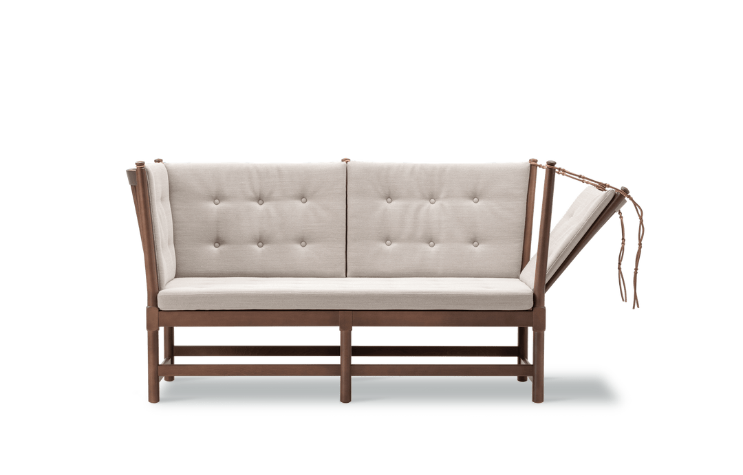 Tremmesofa designet af Børge Mogensen i jubilæumsudgaven i bøg chestnut