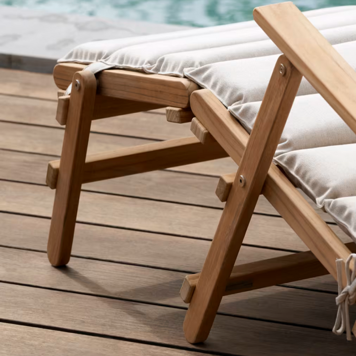 BM5565 solstol liggestol fra Carl Hansen i massivt træ med hynde closup