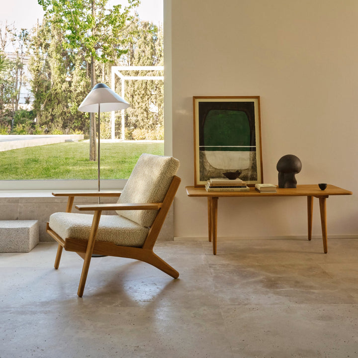 CH290 Lounge Chair, designet af Hans J. Wegner i olieret eg med stof