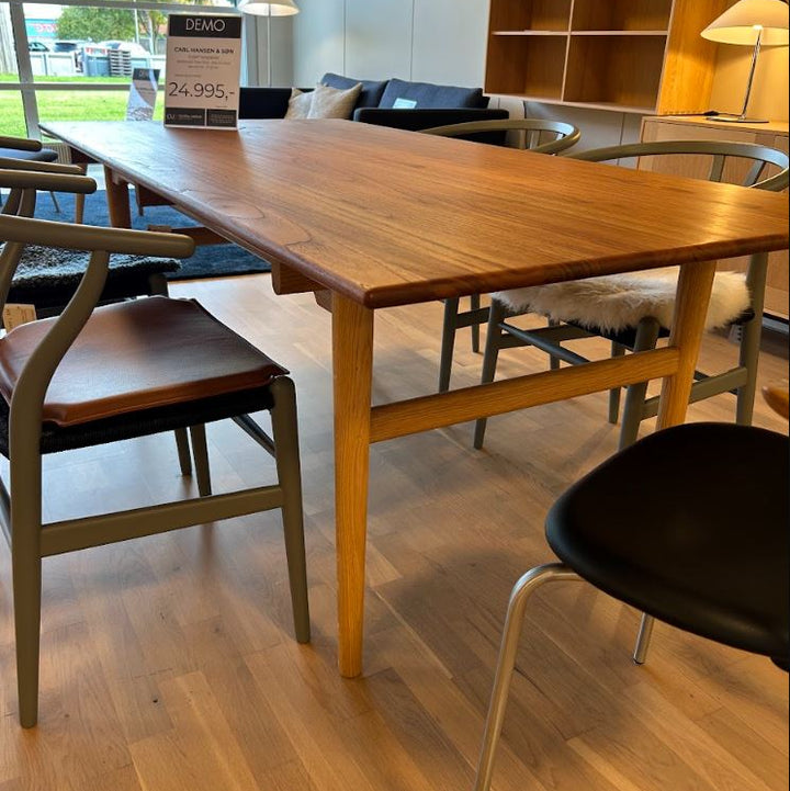 CH327 spisebord fra Carl Hansen & Søn - Udstillingsmodel