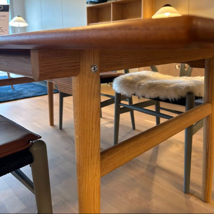 CH327 spisebord fra Carl Hansen & Søn - Udstillingsmodel