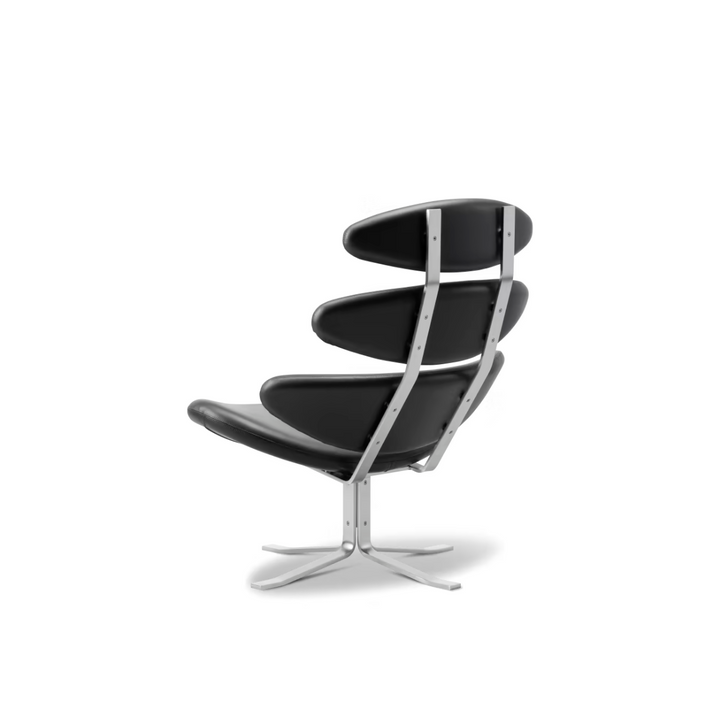 Klassisk Corona loungestol fra Fredericia Furniture i læder. Bringer en ekstra siddeplads ind i stuen, både med en flot design og god komfort. Designet af Poul M. Volther.