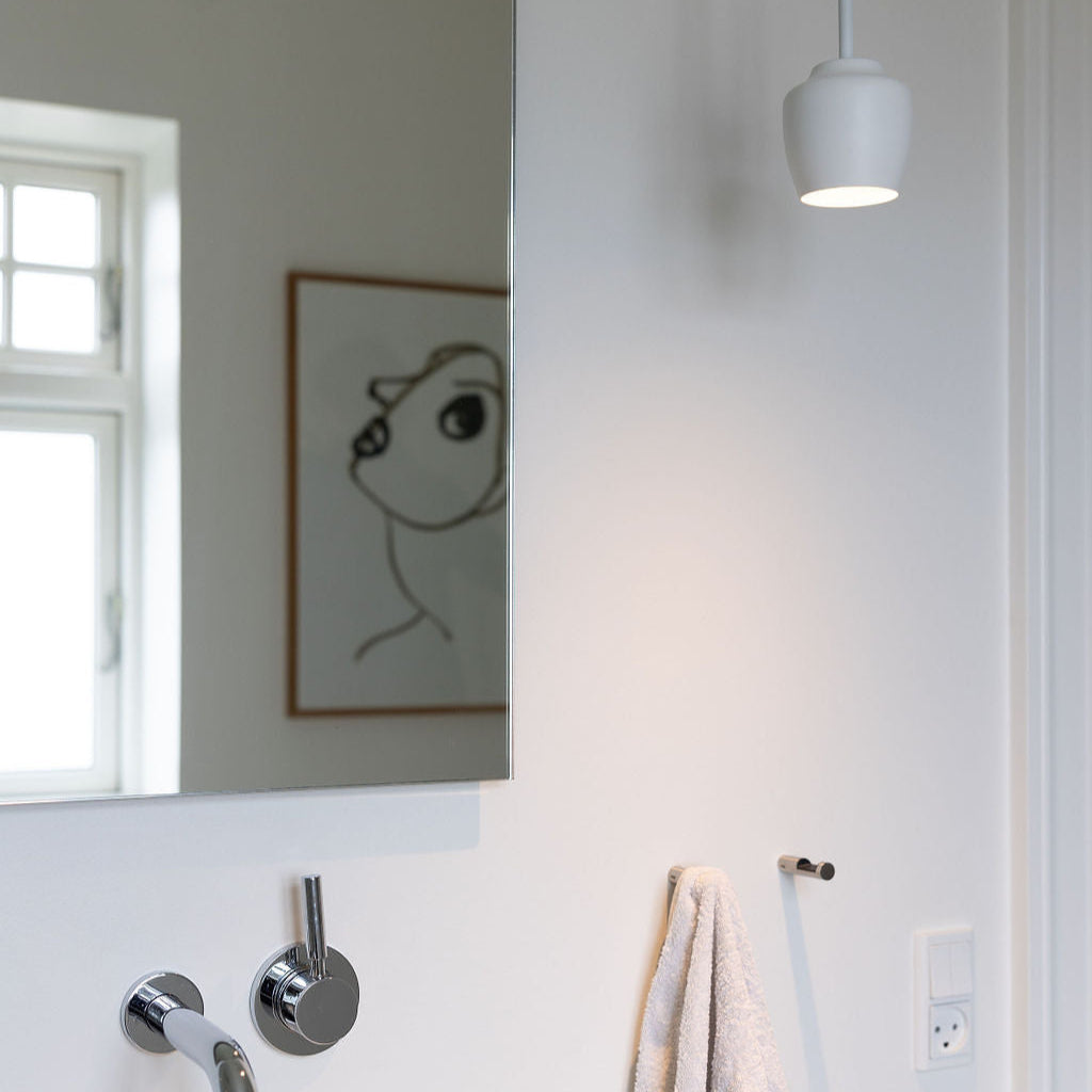Cph lightning nola pendel lampe loftslampe i hvid på badeværelse