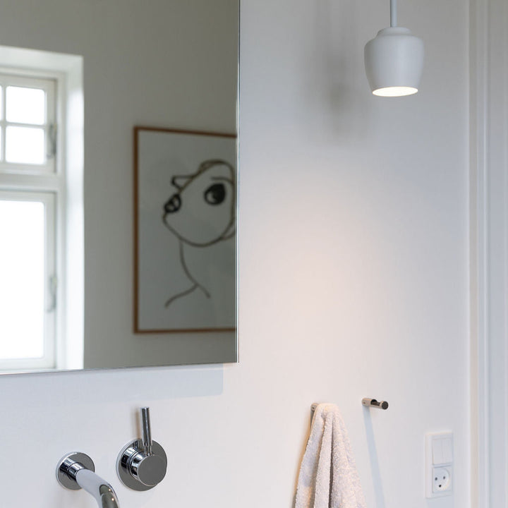 Cph lightning nola pendel lampe loftslampe i hvid på badeværelse
