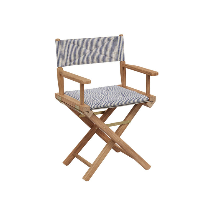 Instruktørstolen designet af Skagerak Design for Fritz Hansen i stribet hvid og navy