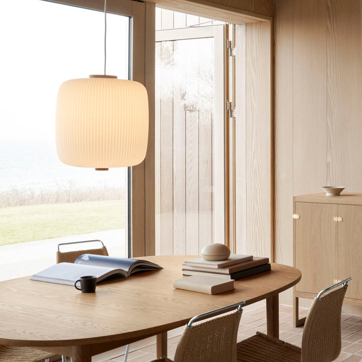 EK61 opal pendel loftslmpe fra Carl Hansen & Søn
