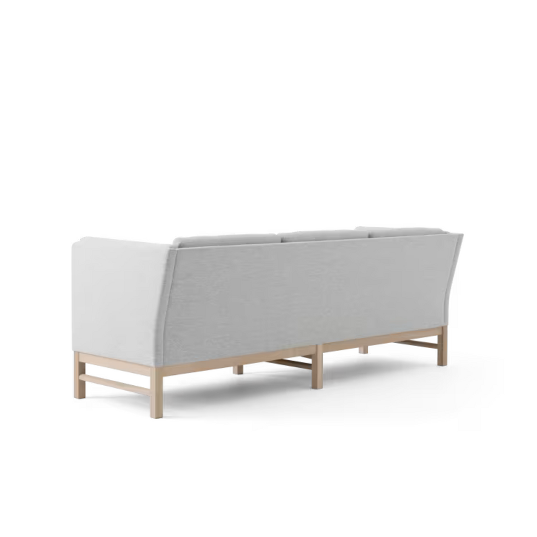EJ 315 sofa fra Fredericia Furniture model 1523 designet af Erik Ole Jørgensen. Klassisk design til din stue. 