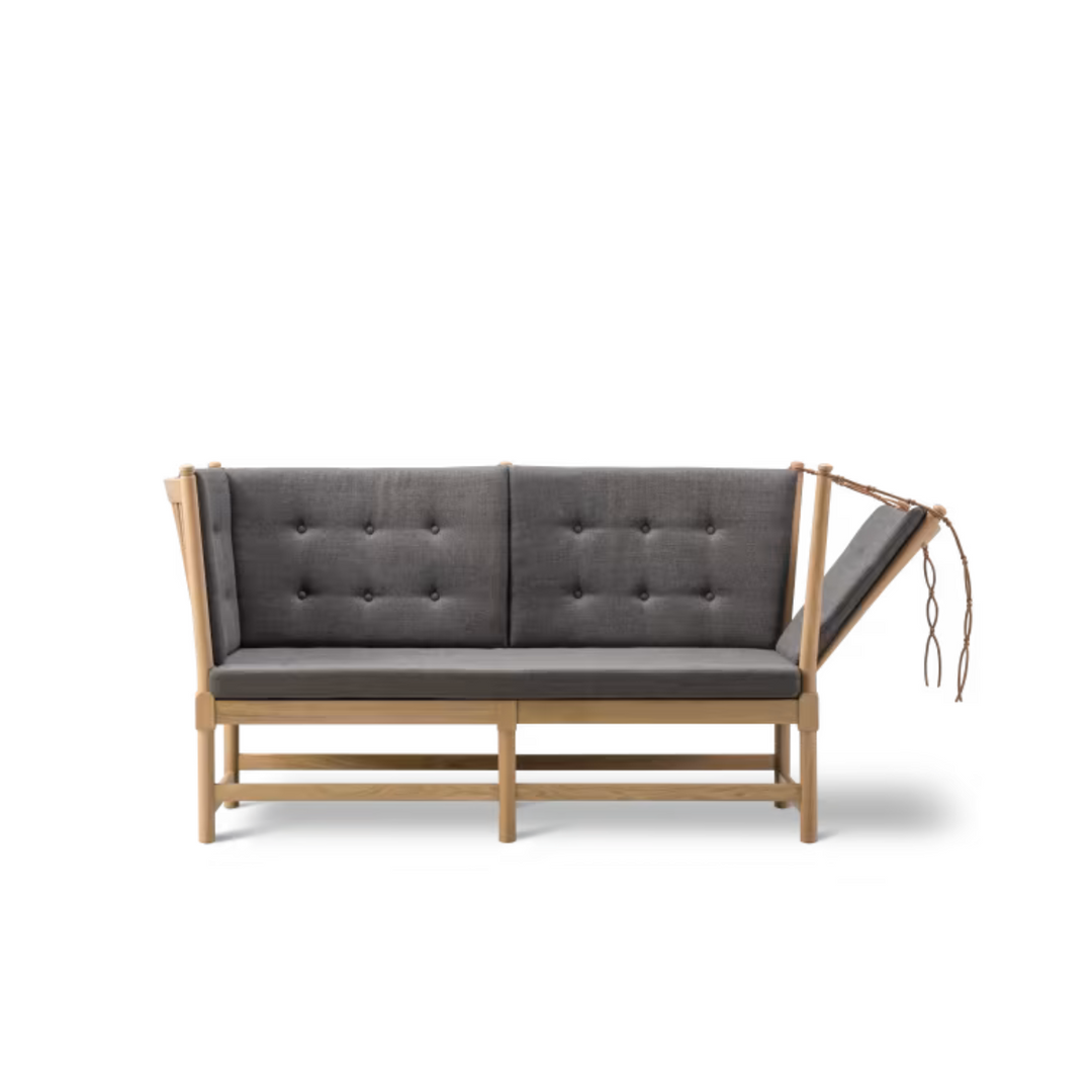 Klassisk tremmesofa fra Fredericia Furnuture i gråt Capture stof 