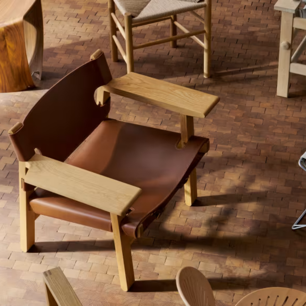 Den Spanske Stol er et af Børge Mogensens mest ikoniske møbler. Dansk design fra 1958. Perfekt som eksta siddeplads i stuen. 