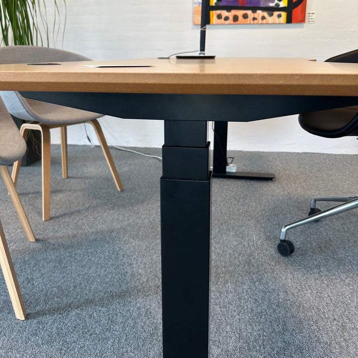 Cube Design Raw el-skrivebord - Udstillingsmodel