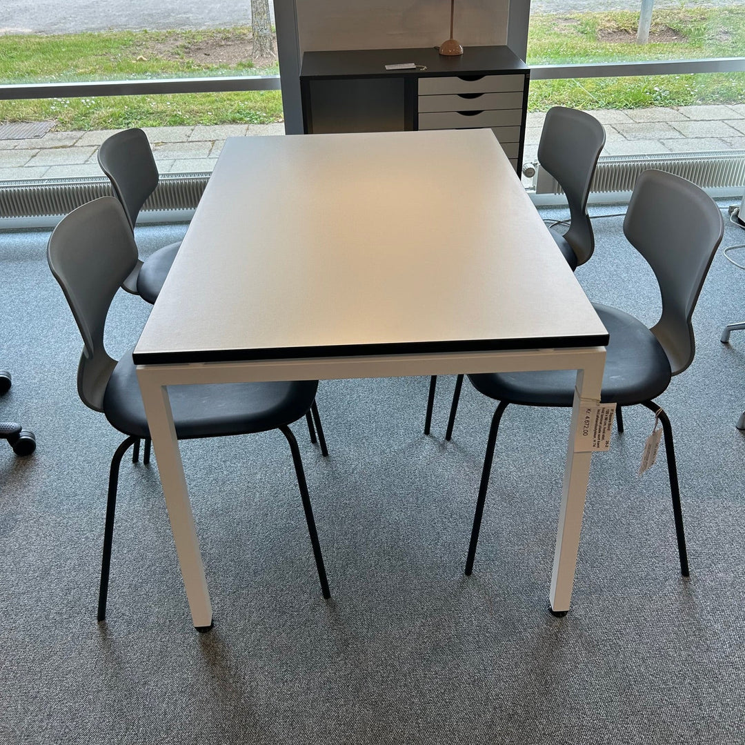 International Furniture Square bord - Udstillingsmodel