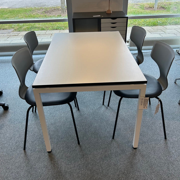 International Furniture Square bord - Udstillingsmodel