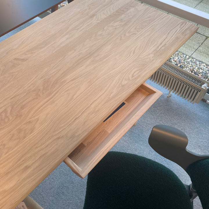 Warm Nordic Rúna skrivebord - Udstillingsmodel