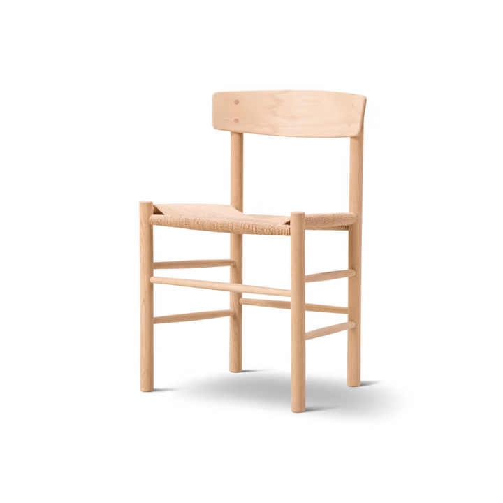 Klassisk J39 spisebordsstol fra Fredericia Furniture med Sæde i naturflet. Stolen er designet af Børge Mogensen. 