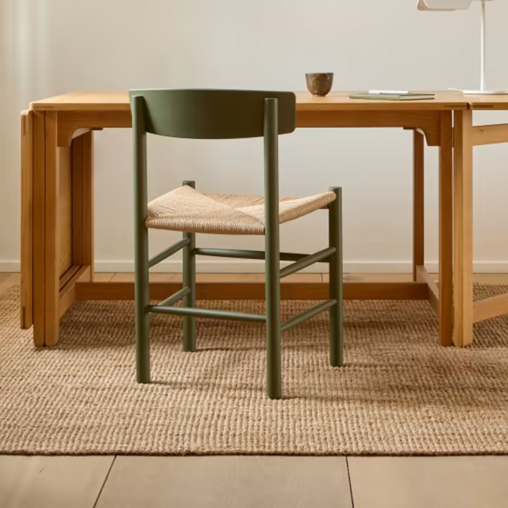 Klassisk J39 spisebordsstol fra Fredericia Furniture med Sæde i naturflet. Stolen er designet af Børge Mogensen. 