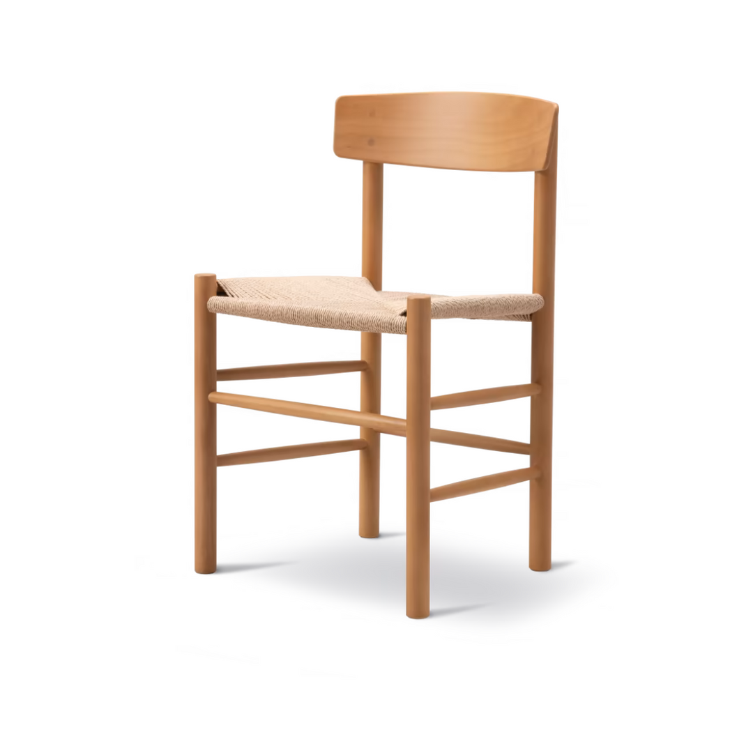 Klassisk J39 spisebordsstol fra Fredericia Furniture med Sæde i naturflet. Stolen er designet af Børge Mogensen. 