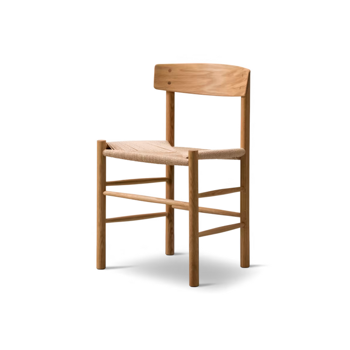 Klassisk J39 spisebordsstol fra Fredericia Furniture med Sæde i naturflet. Stolen er designet af Børge Mogensen. 