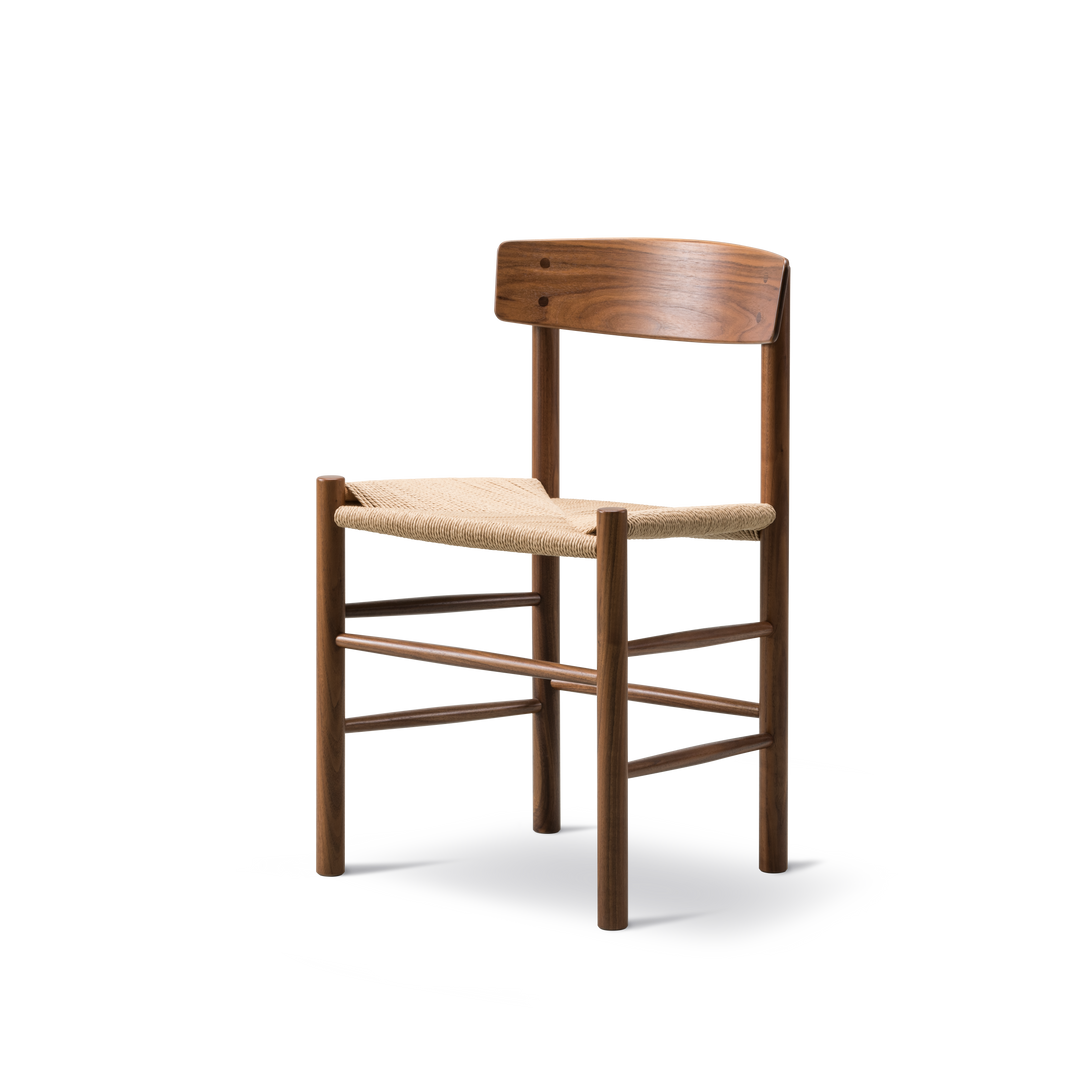 Klassisk J39 spisebordsstol fra Fredericia Furniture med Sæde i naturflet. Stolen er designet af Børge Mogensen. 