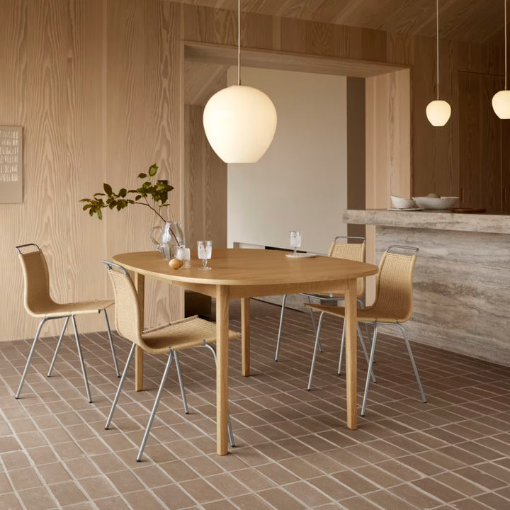 MT221 Tulip Pendel designet af Marianne Tuxen for Carl Hansen & Søn i Ø360 og Ø170 i spisestue og køkken