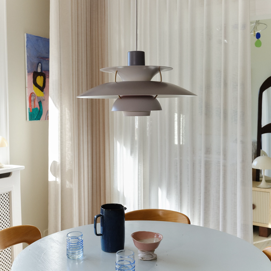 Den klassiske PH 5 lampe fra Louis Poulsen. 