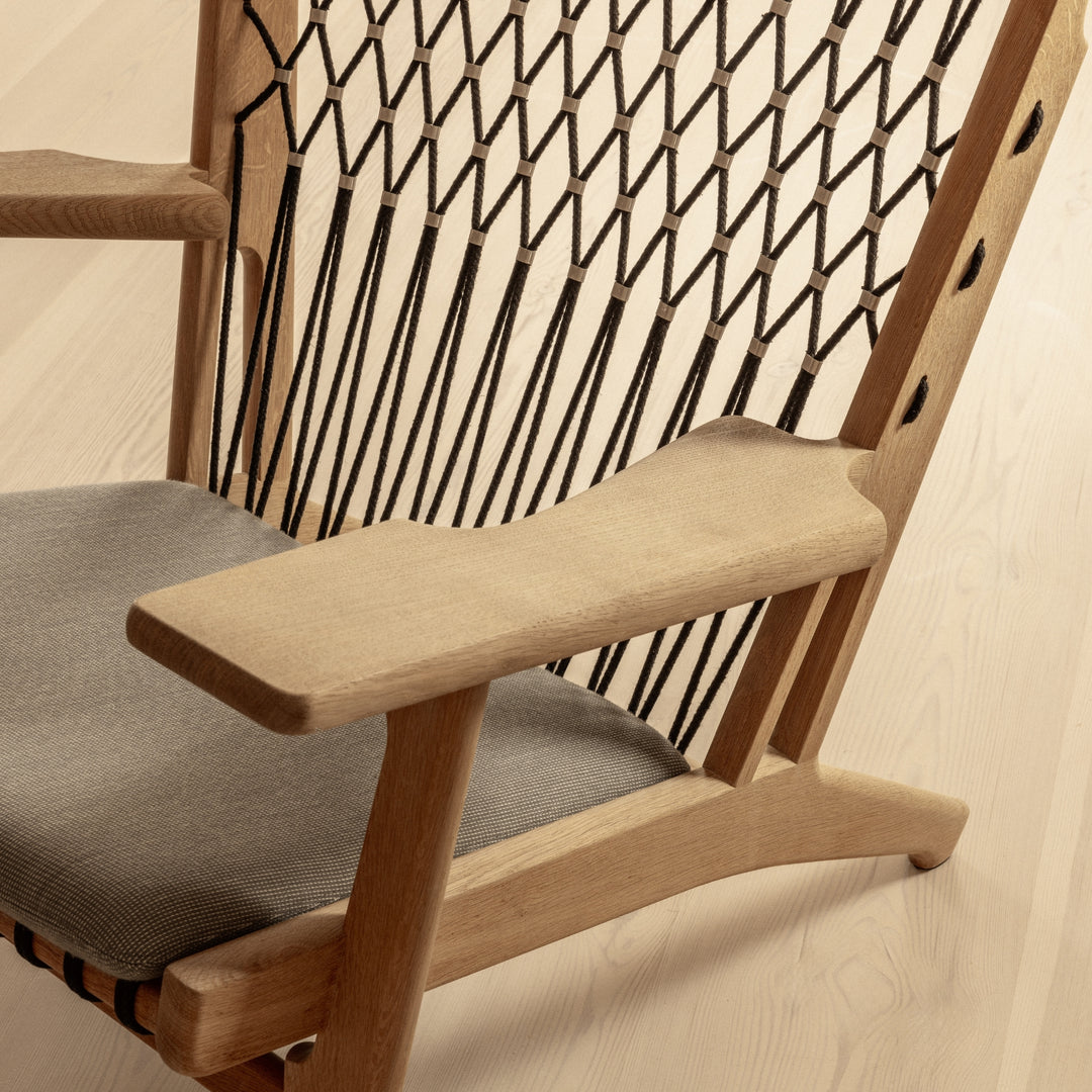 PP129 Netstolen – Hans J. Wegner for PP Møbler detaljer