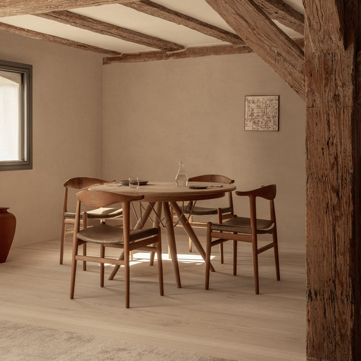 PP75/140 spisebord fra PP møbler i spisestue