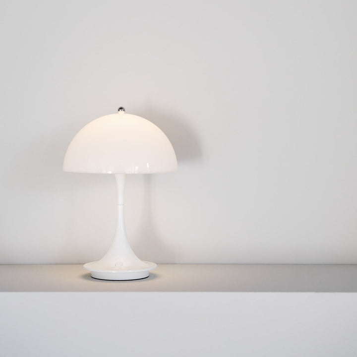 Panthella 250 portable bordlampe fra Louis Poulsen
