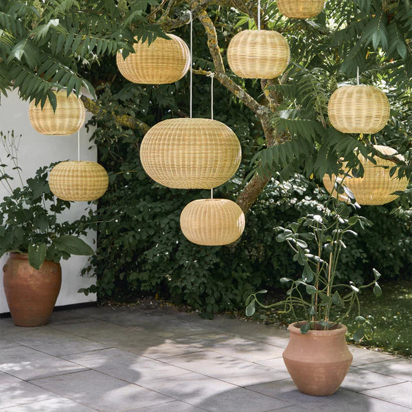 Miljøbillede af rattan lamper fra Sika Design