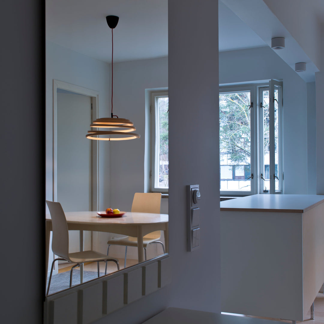 Aspiro 8000 pendel loftslampe fra Secto Design i farven sort i spisestue