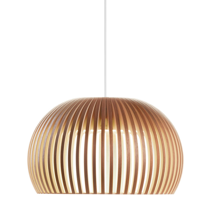 Atto 5000 pendel loftslampe fra Secto Design i valnød finér