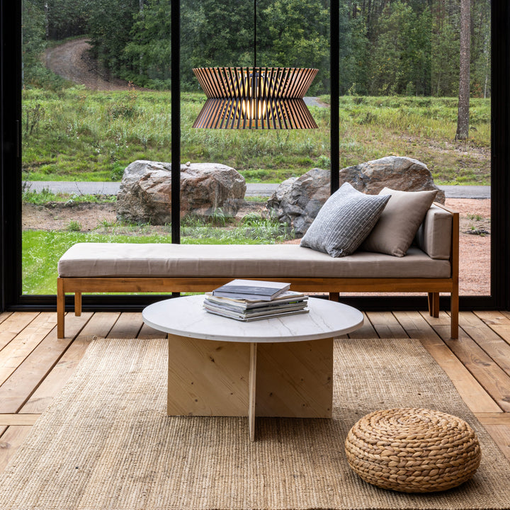 Kontro 6000 pendel loftslampe fra Secto Design i sort i sommerhus i stue