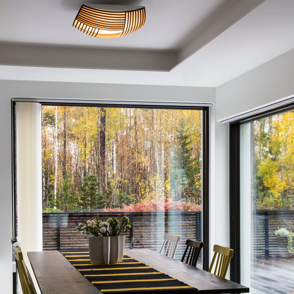 Kuulto loftslampe fra Secto Design i spisestue