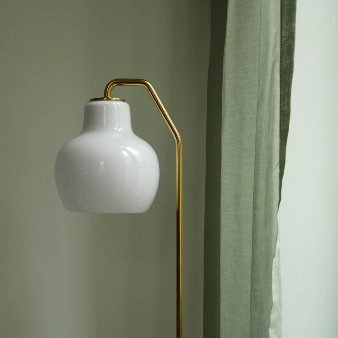 Smuk nyhed fra Louis Poulsen Ringkrone Gulvlampe i Messing. 