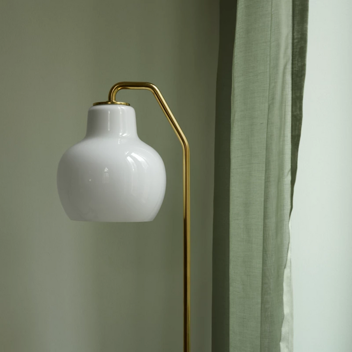 Smuk nyhed fra Louis Poulsen Ringkrone Gulvlampe i Messing. 