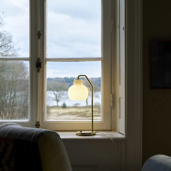VL Ringkrone bordlampe designet af Vilhelm Lauritzen for Louis Poulsen