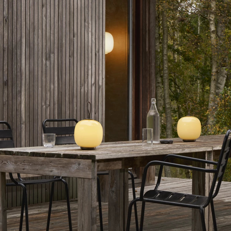VL45-radiohus-portable-lampe-Louis-Poulsen-opalglas
