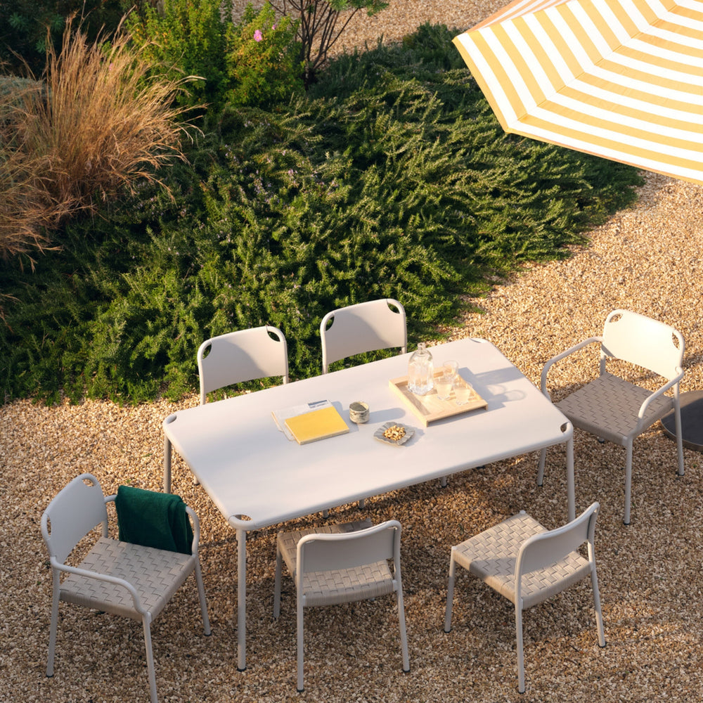 Vind armchair designet af Kasper Salto for Fritz Hansen i haven