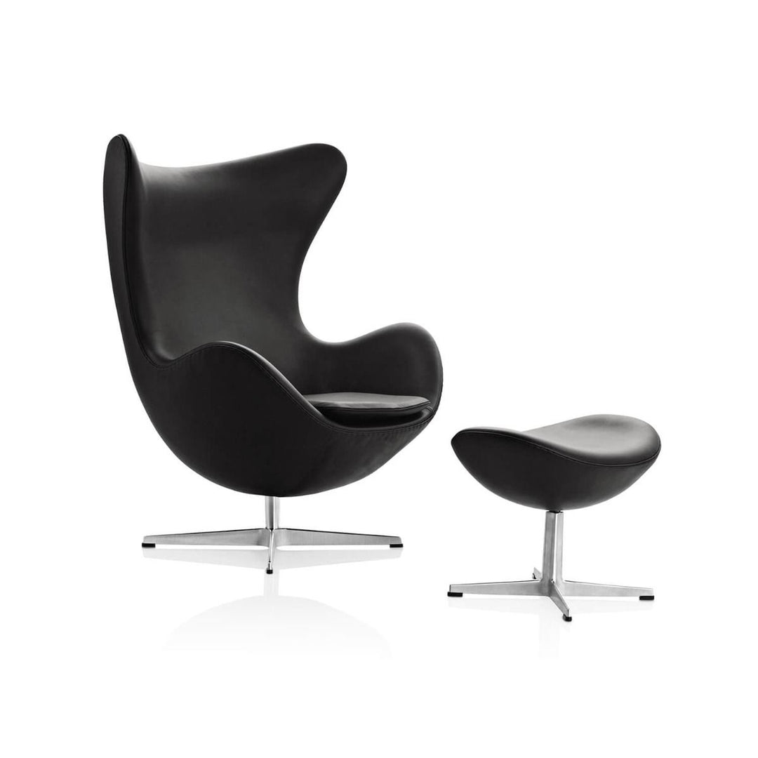 3316 Ægget loungestol designet af Arne Jacobsen for Fritz Hansen i sort essential læder