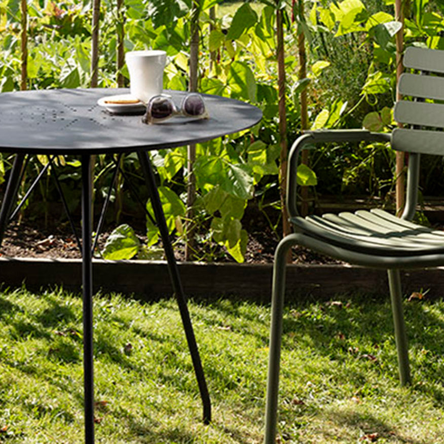 Circum cafebord fra HOUE. Fåes i forskellige farver og højder.