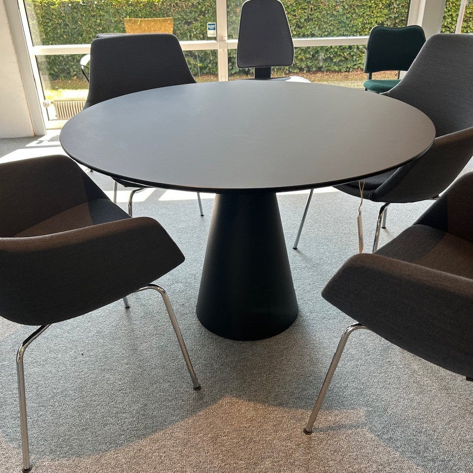 Søjlebord fra International Funiture - Udstillingsmodel