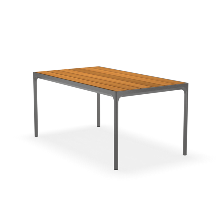 Havebord Four fra Houe. Bordet er i træ og aluminium.
