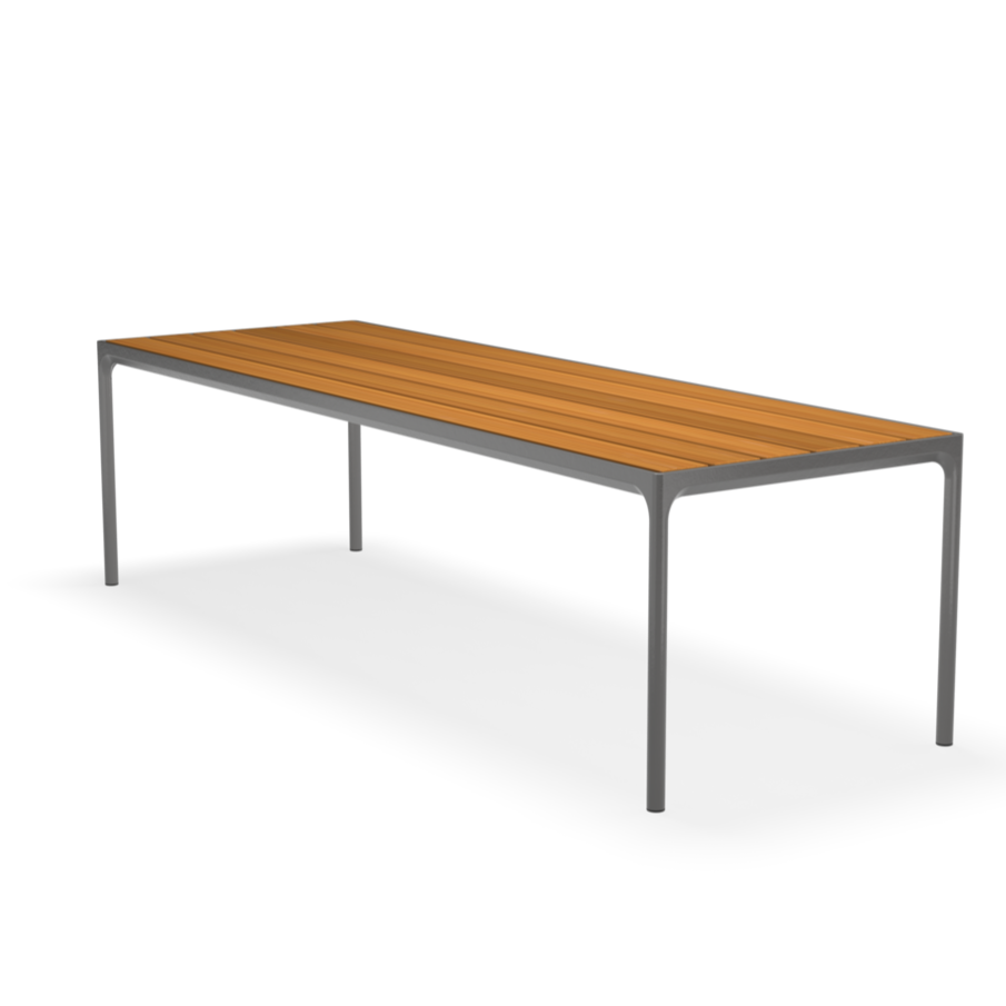 Havebord Four fra Houe. Bordet er i træ og aluminium.