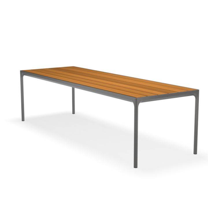 Havebord Four fra Houe. Bordet er i træ og aluminium.