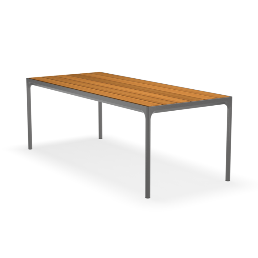 Havebord Four fra Houe. Bordet er i træ og aluminium.