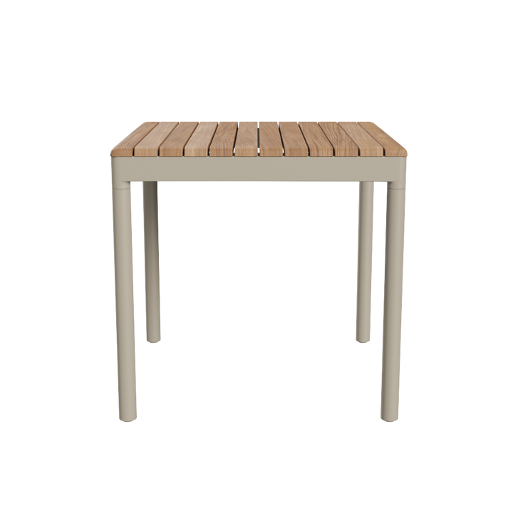 Havebord fra Skagerak med teak træ bordplade og aluminiums ben. Perfekt til at skabe et dejligt ude miljø.