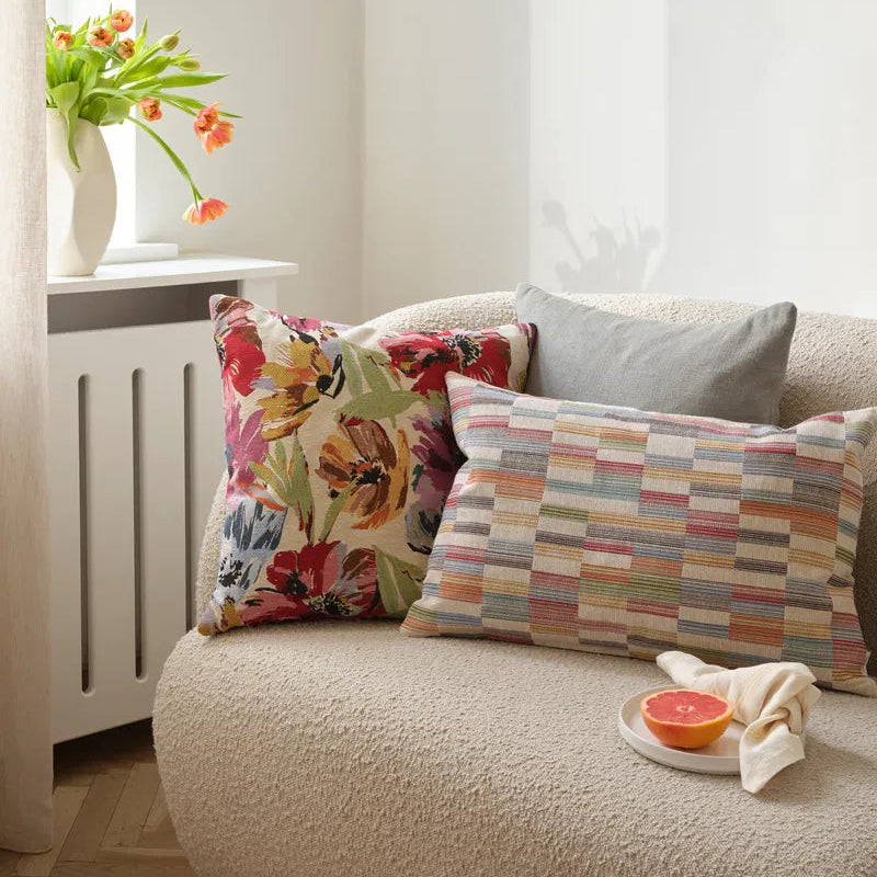 Joya pude fra Compliments i flot farverigt mønster i stue