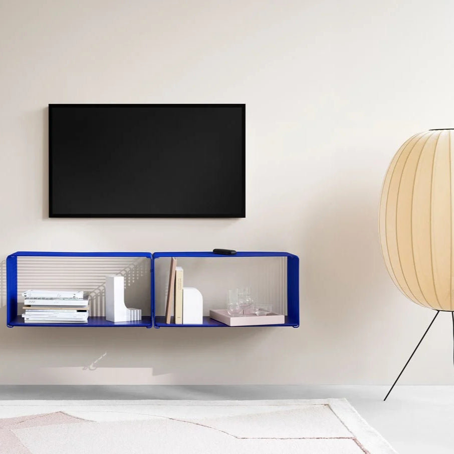Panton Wire extended designet af Verner Panton fra Montana i monarch som tv-møbel