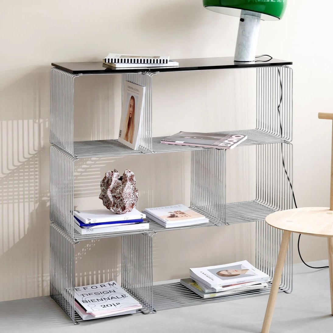 Topplade i sort mdf fra Montana designet af Verner Panton til wire double