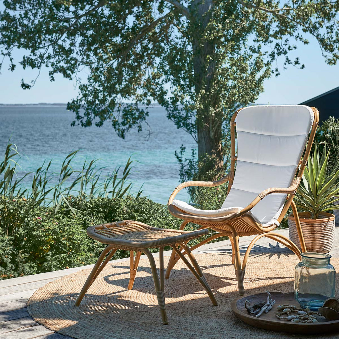 Havestol med fodskammel fra Sika Design i lys bambus 